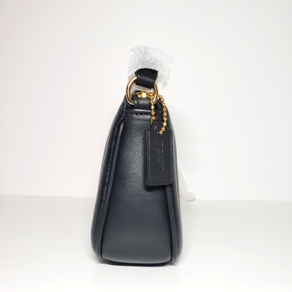 ❗SOLD❗COACH | Nolita 19 Wristlet Purse with Linear Quilting - Picture 7 of 15